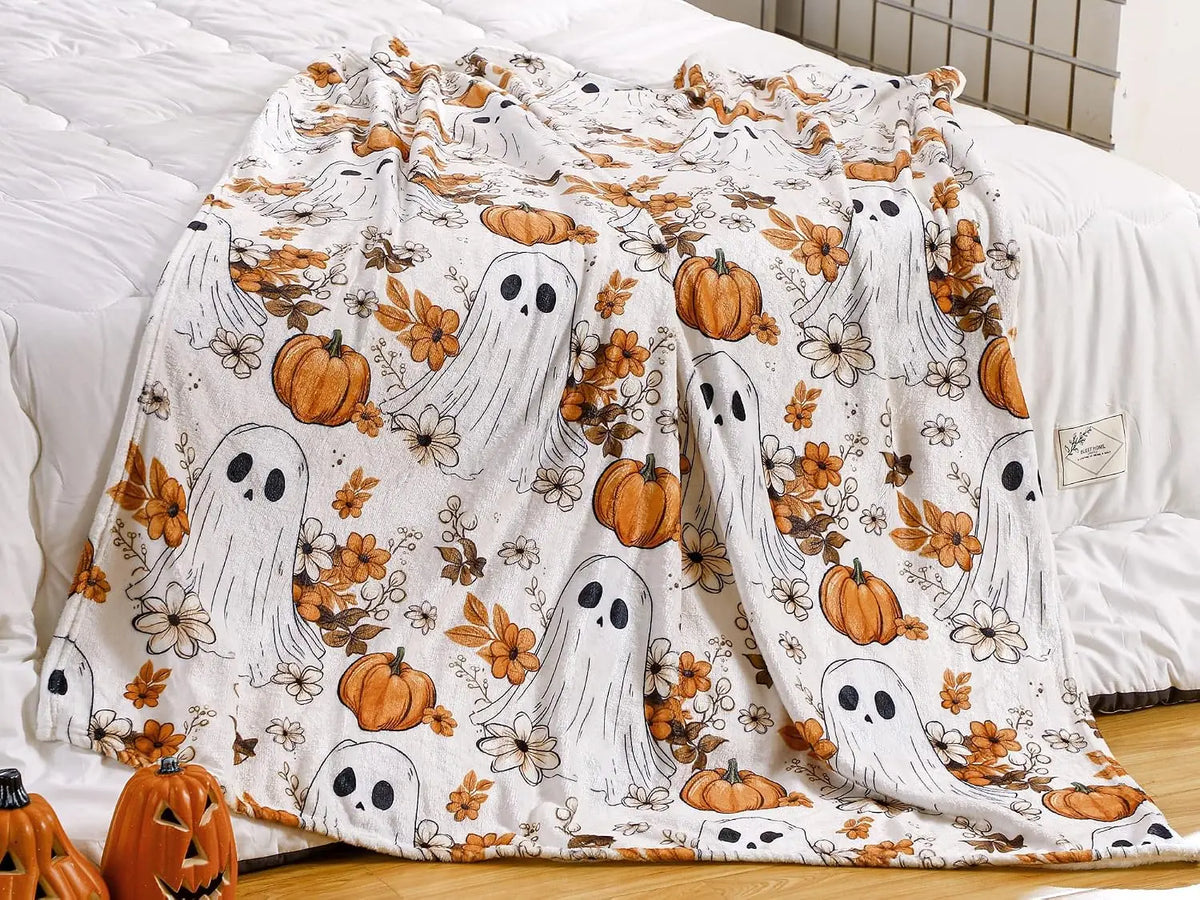 Cozy Halloween Throw Blanket – Cute Spooky Fall Decor